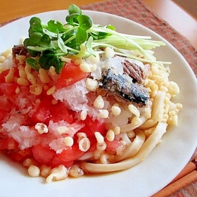 トマトとおろしでさっぱり！サバ缶冷やしうどん